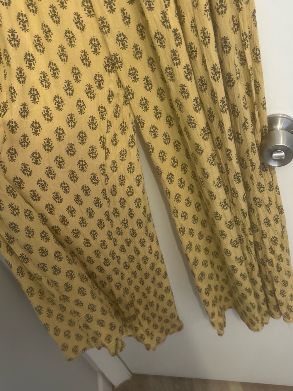 Yellow pattern flowy pants - Picture 2 of 2